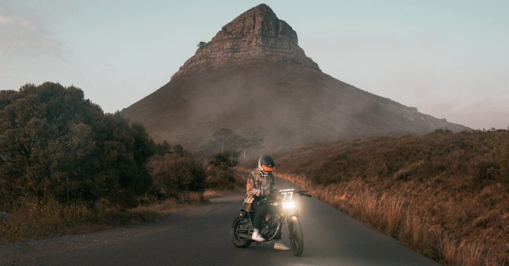 découvrez les meilleurs sentiers de moto à travers des paysages pittoresques. parfaits pour les passionnés de sensations fortes et d'aventure, ces parcours vous plongeront au cœur de la nature tout en offrant des défis variés. préparez votre véhicule et partez à la conquête des routes moins connues!